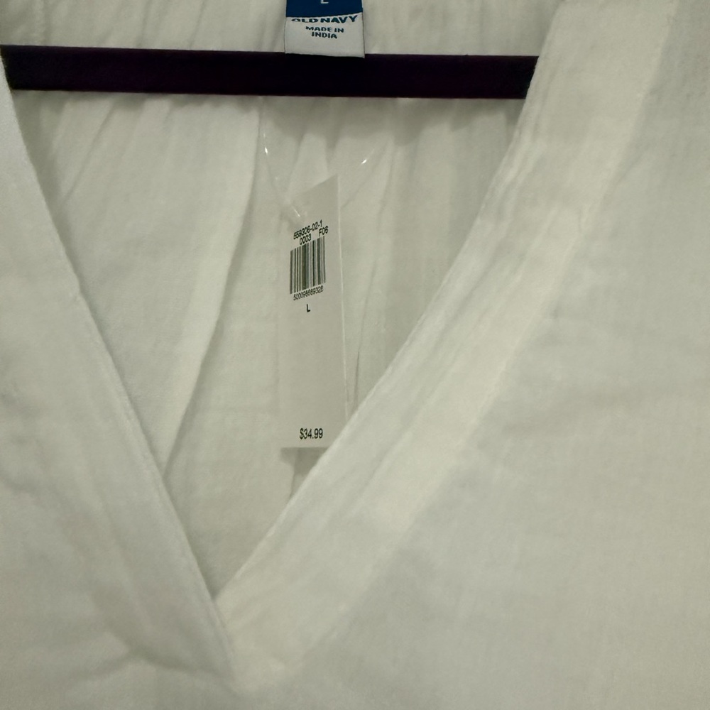 Old Navy White Women's Long-Sleeve Split V-Neck Blouse - Picture 2 of 2